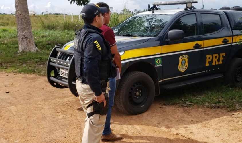 PRF prende dois foragidos da Justiça em Guajará-Mirim