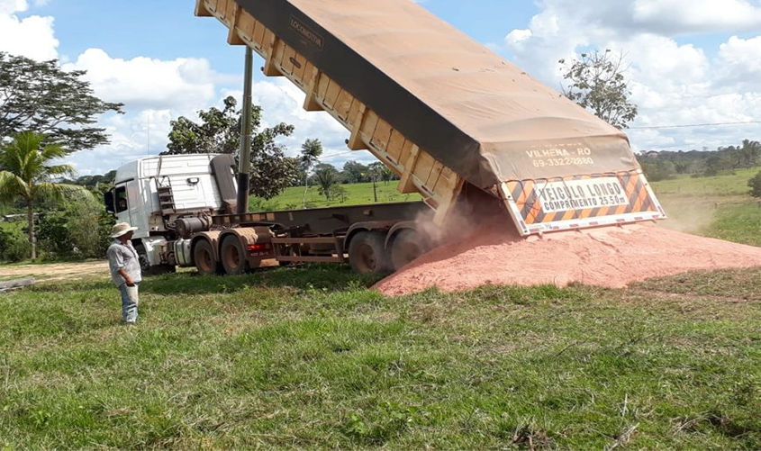 Calcário é transportado gratuitamente com recursos do Proleite para os municípios de Rondônia