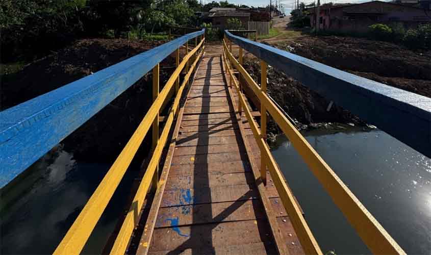 Ponte na rua 16 de Junho é reconstruída e já está liberada para pedestres