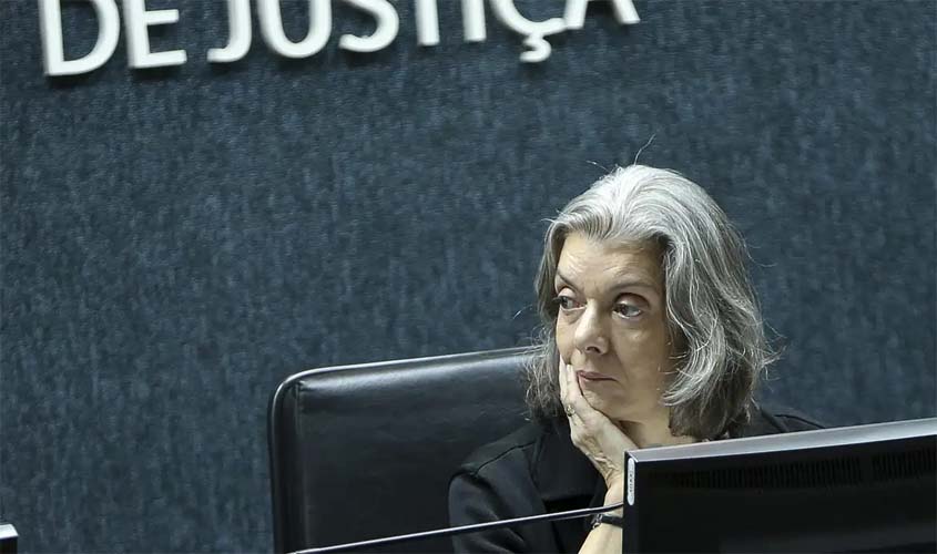 Cármen Lúcia vota contra flexibilização da Ficha Limpa