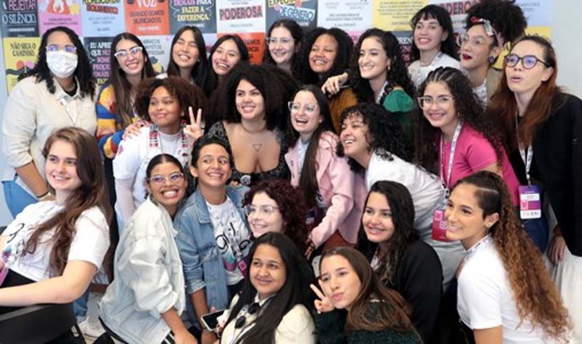 TSE promove evento histórico com jovens mulheres para debater participação feminina na política