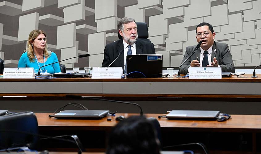 Leis de apoio aos autistas têm que sair do papel, dizem debatedores  