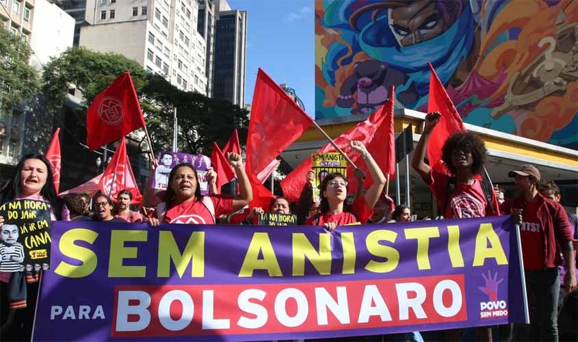 Movimentos sociais fazem atos para lembrar julgamento de Bolsonaro