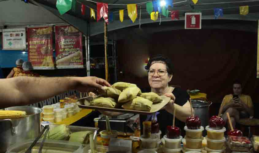 Cardápios variados de comidas típicas são atrativos no Arraial Flor do Maracujá, em Porto Velho