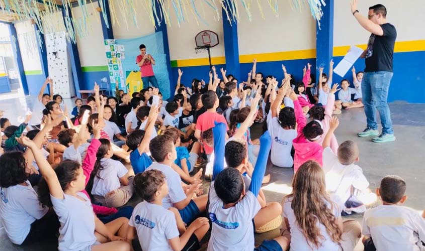 Semed recebe kits educativos do CAU/RO