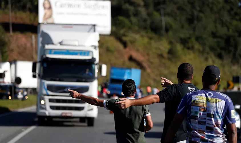 Pelo Whatsapp, caminhoneiros divulgam pontos de bloqueio de nova greve