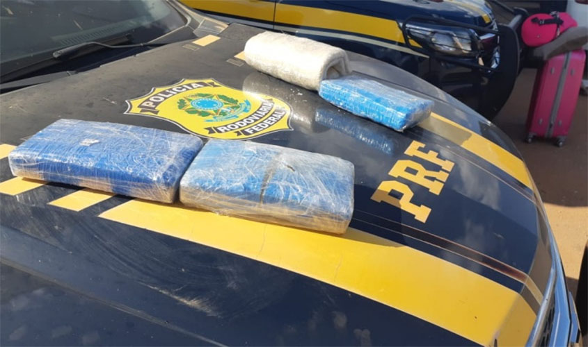 PRF detém passageira de táxi transportando drogas em caixa de leite