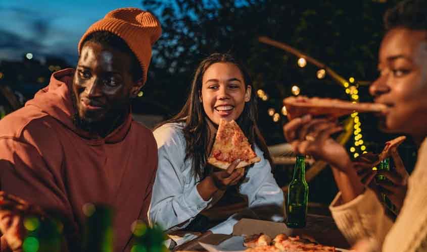 AMIZADE E PAQUERA: POR QUE OS AMIGOS SÃO OS MELHORES CUPIDOS DO TINDER?