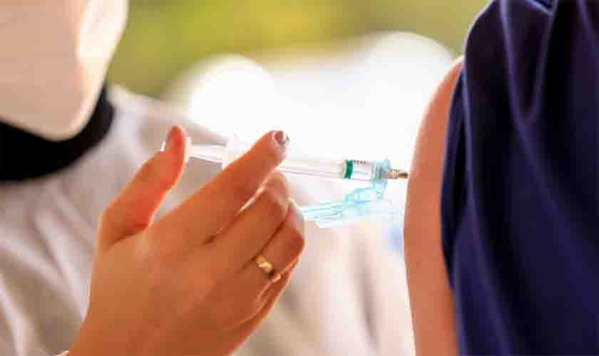 Brasil registra 20,5 milhões de casos de covid e 574,5 mil mortes