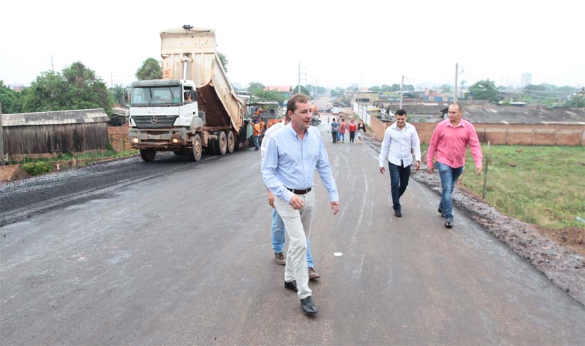 Prefeito visita obra do viaduto da Três e Meio