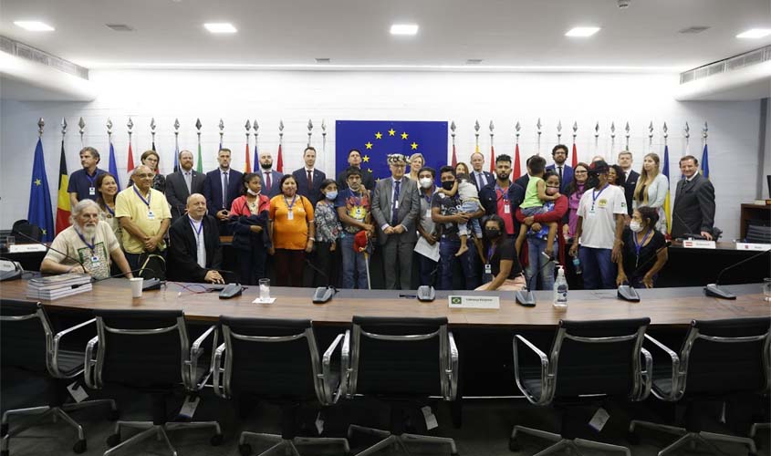 Em Brasília, povo Karipuna pede socorro a União Europeia contra o genocídio