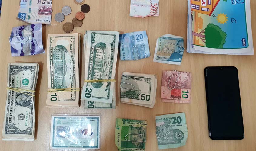 Polícia Militar prende Nigeriano com dólares e documento falso