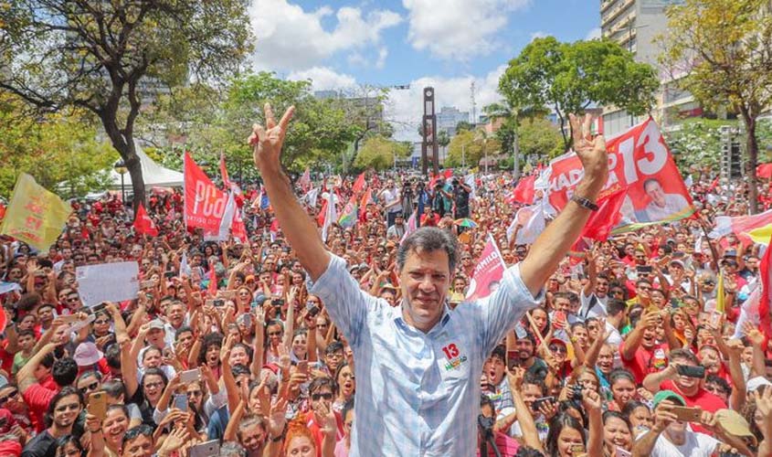 Haddad rebate acusação de ter jogado fora Bíblia que ganhou