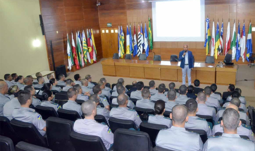 Membro do TCE-RO ministra palestra no Curso de Habilitação de Oficiais Administrativos da PM