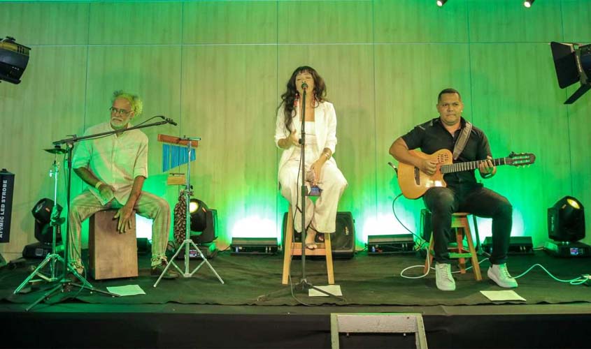 Arte de Rondônia na voz de Gabriê abrilhanta evento dos 40 anos da Constituição Estadual