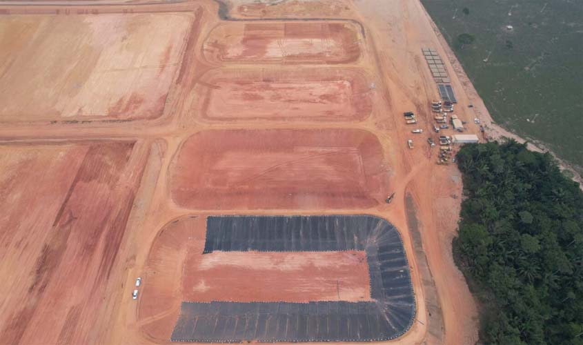 Obras do Sistema de Esgotamento Sanitário seguem com a impermeabilização das lagoas de tratamento