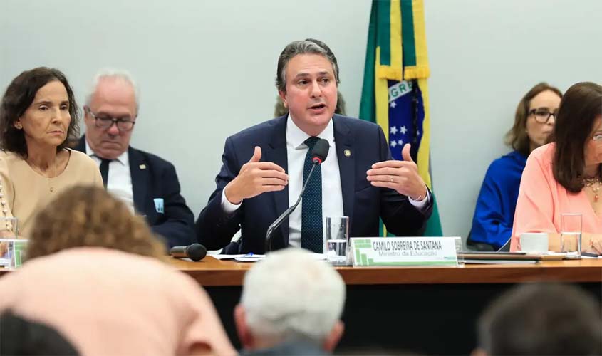 Questões do Enem não têm interferência do governo, garante ministro