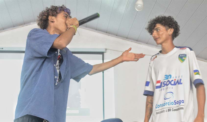 Rappers improvisam sobre meio ambiente e jornalismo no segundo dia do Canoar