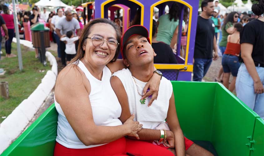 Passeio de trenzinho no Parque da Cidade reúne famílias