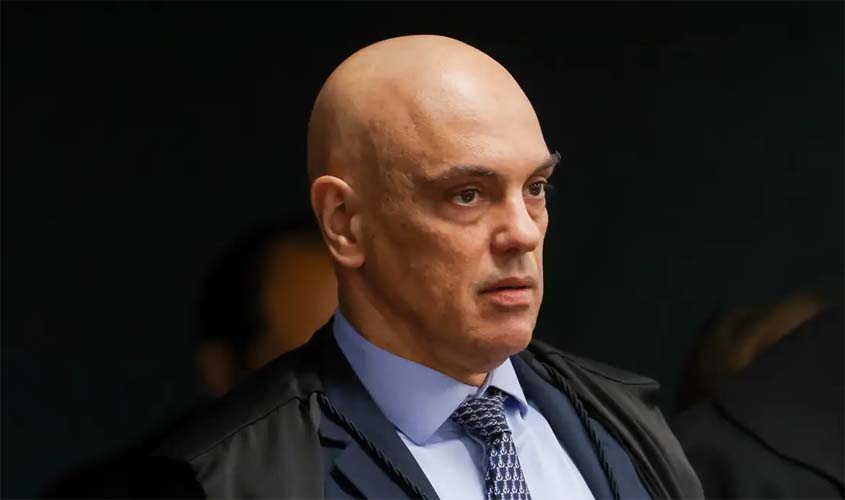 Moraes cita possível fuga de Bolsonaro em decisão