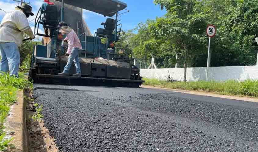 Prefeitura segue com tapa-buracos mesmo com tempo de chuva