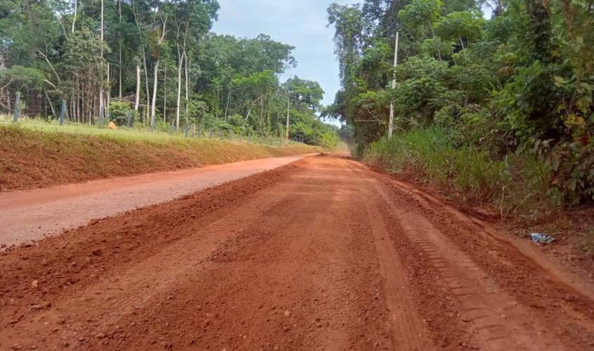 Estrada do Areia Branca recebe serviços de recuperação