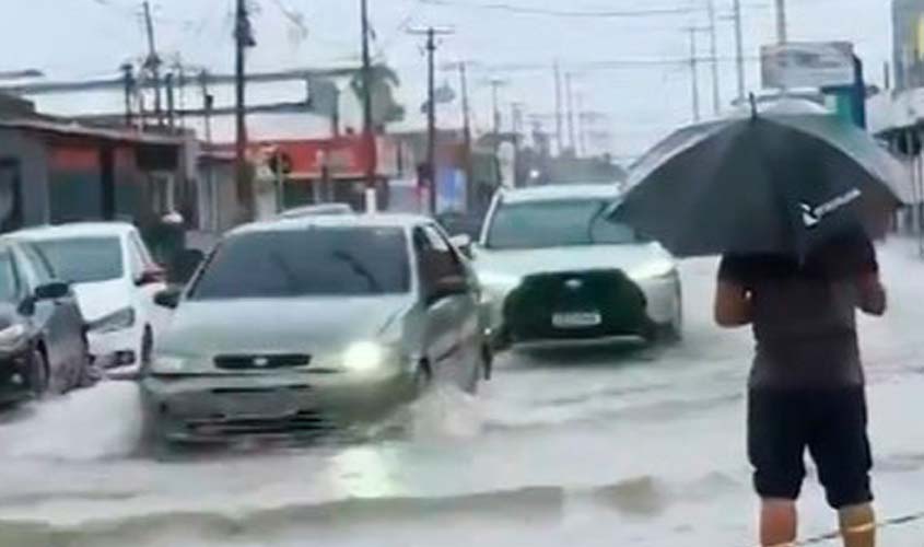 Chuva torrencial alaga novamente áreas da capital