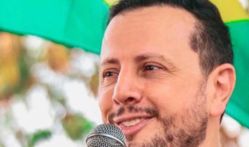 Flori mira governo, cita apoio de Léo Moraes 