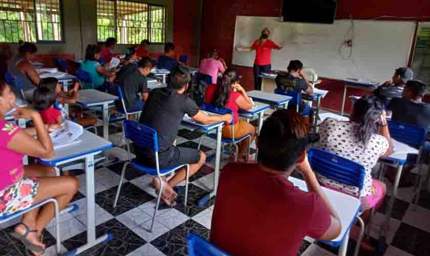 Estudantes indígenas da Baía das Onças em Guajará-Mirim recebem visita de profissionais da Mediação Tecnológica