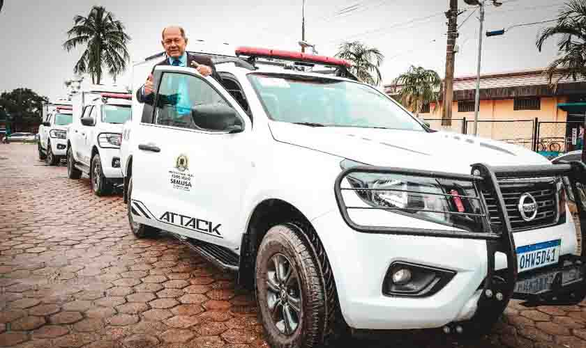 Coronel Chrísóstomo entrega três veículos de transporte de material biológico para capital de Rondônia