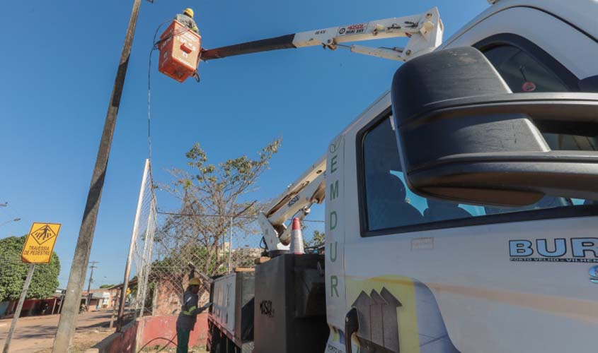 Bairros de Porto Velho recebem melhorias com luminárias de LED