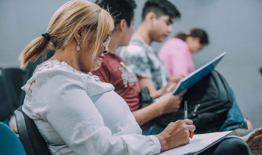 Cursos profissionalizantes são ofertados na Praça CEU