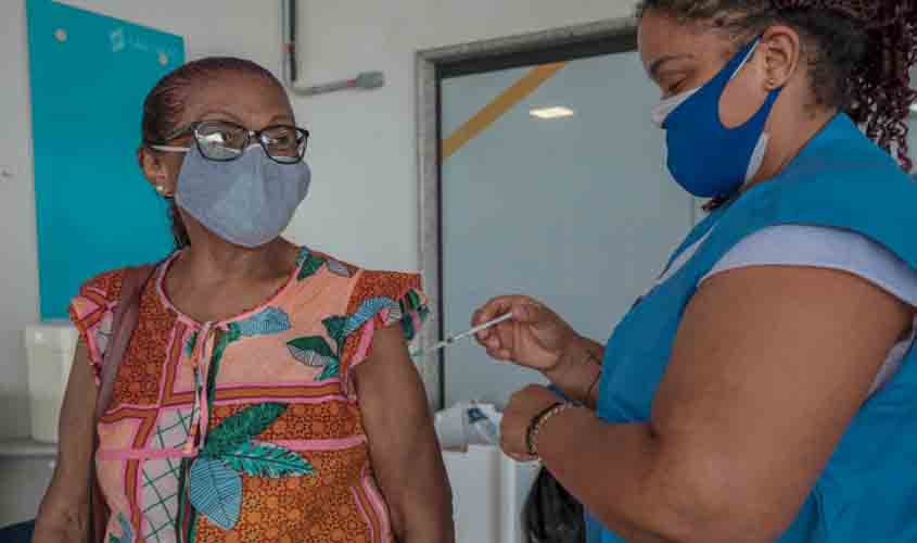 Prefeitura ultrapassa meta de vacinação de idosos acima de 80 anos contra a Covid-19