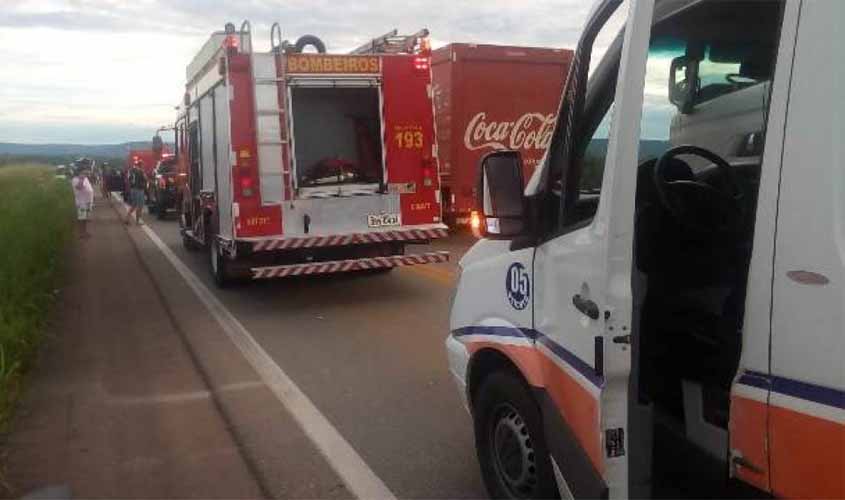 Carro atinge carreta em rodovia do MT e mata 4 moradores de Rondônia; uma das vítimas havia completado 43 anos ontem