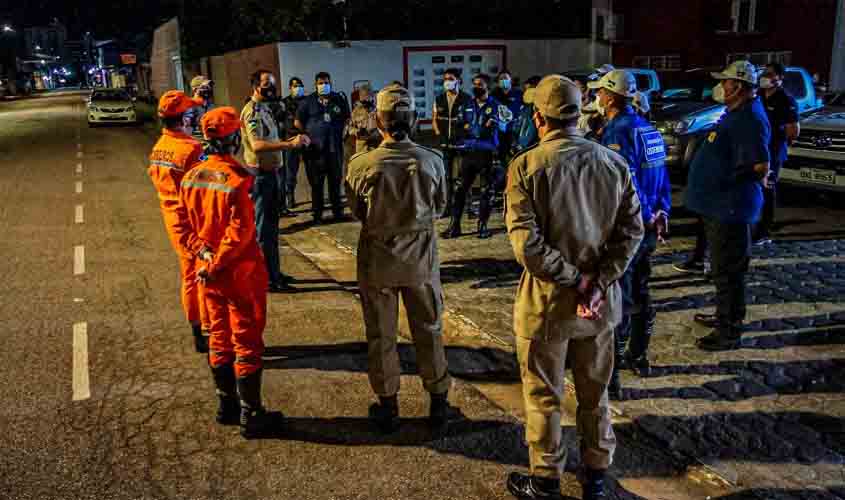 Na 2ª noite da 'Operação Prevenção', equipes reforçam conscientização contra aglomerações