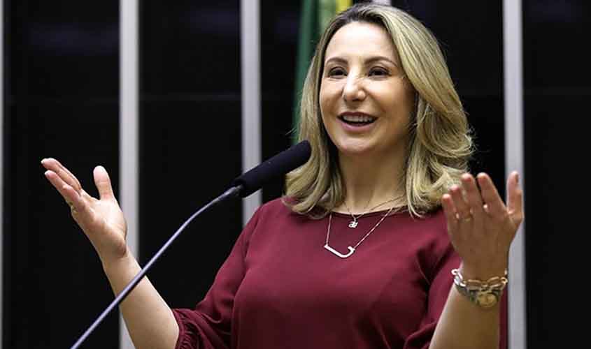 JAQUELINE CHEGA COMO APOIO NA EQUIPE DA CASA CIVIL PARA COORDENAR RELAÇÕES COM OS MUNICÍPIOS