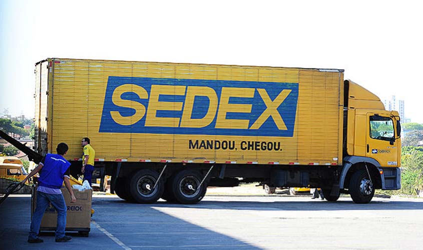 Greve dos caminhoneiros faz Correios suspenderem envio de Sedex