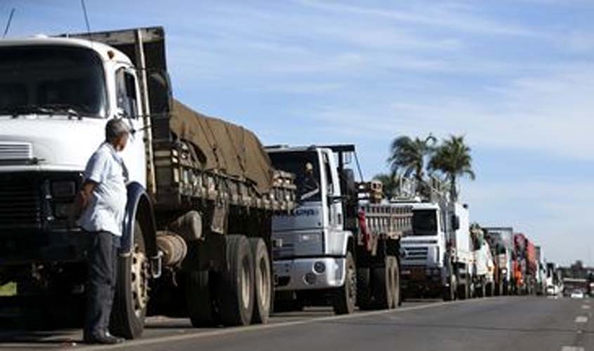 Governo faz reunião para discutir greve de caminhoneiros