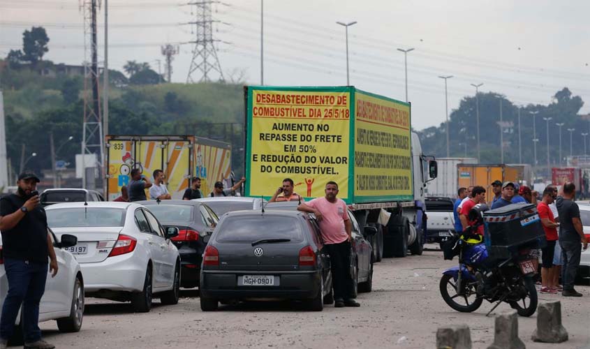 Governo pede trégua, mas reunião com caminhoneiros termina sem acordo