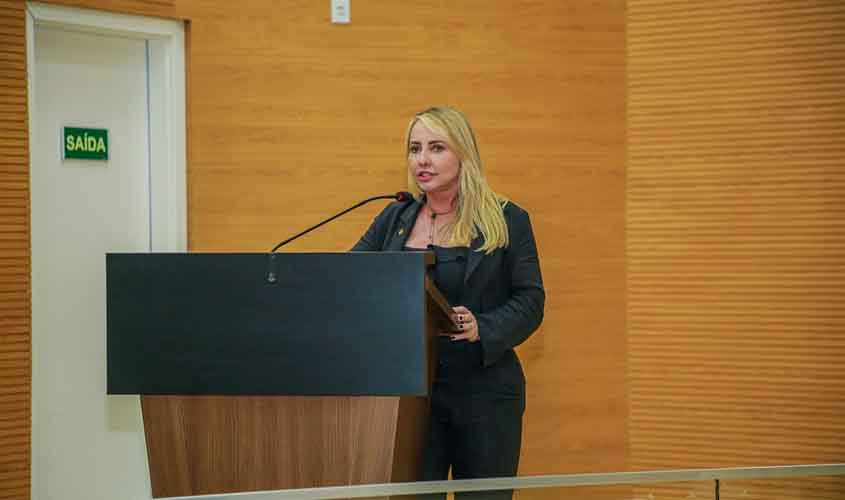 Ieda Chaves comemora inclusão do assédio sexual como conduta vedada em repartições públicas