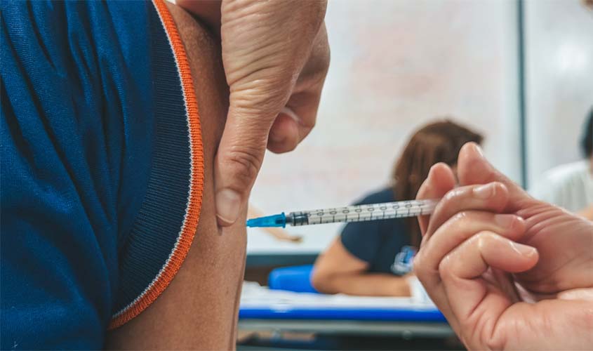 Prefeitura reforça vacinação na Escola Brasília