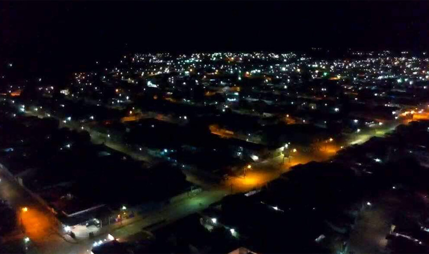 Prefeitura revitaliza iluminação em 32 ruas do Bairro Castanheira