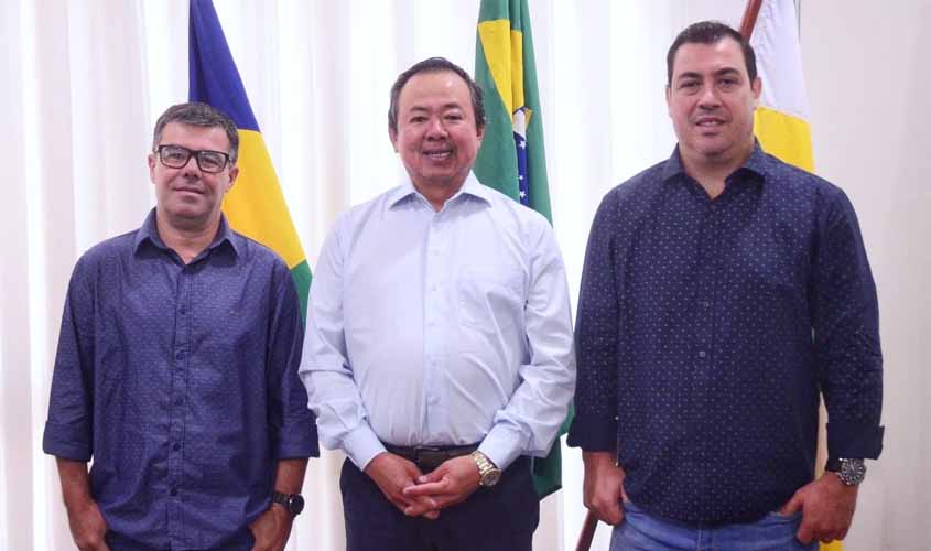 Prefeito renova secretarias com trocas no comando de três pastas