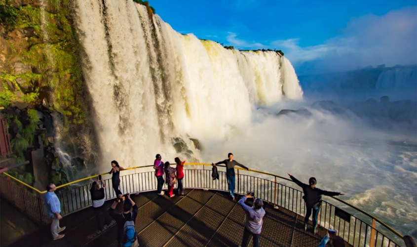 Cresce turistas vindo dos Estados Unidos em Foz do Iguaçu