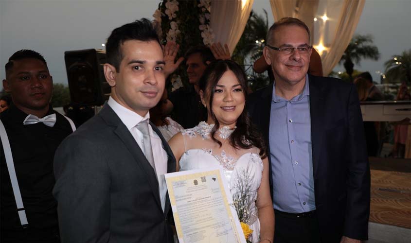 76 casais celebram casamento comunitário no encerramento da Exposição 40 anos do TJRO
