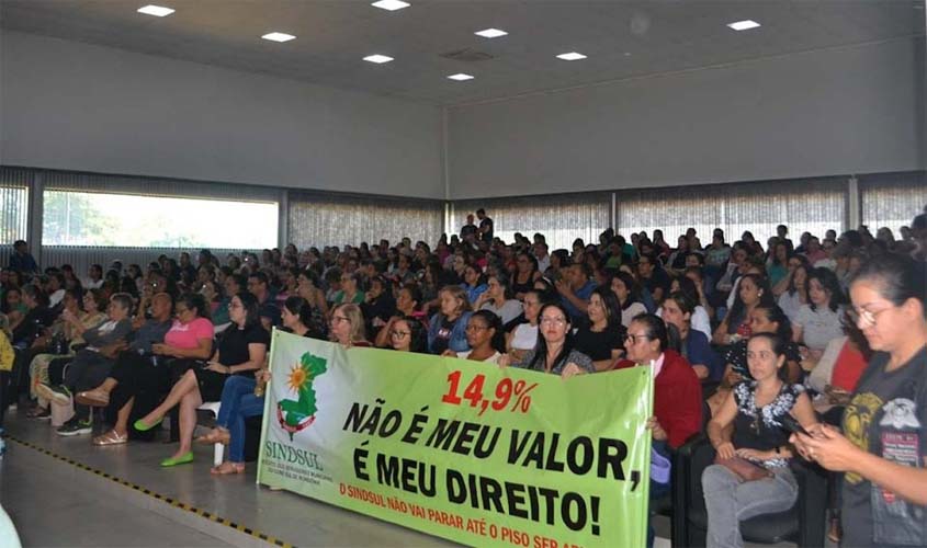 'Dinheiro gasto em contrato milionário com Santa Casa de Chavantes podia ser usado na educação', dizem grevistas