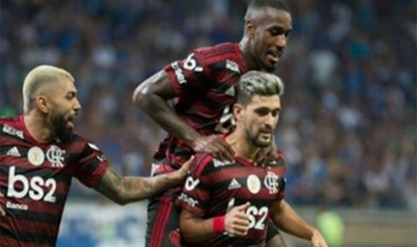 Flamengo artilheiro vive jejum de gols de falta