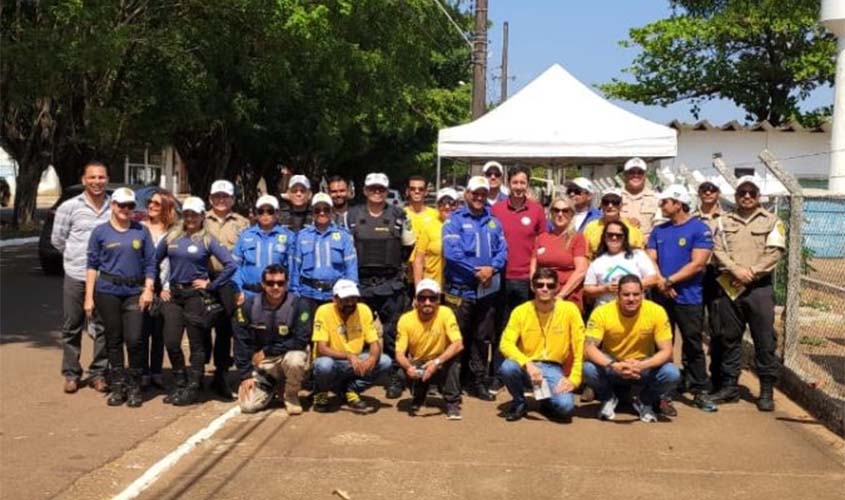 Blitz educativa informou condutores e pedestres sobre cuidados com o trânsito 