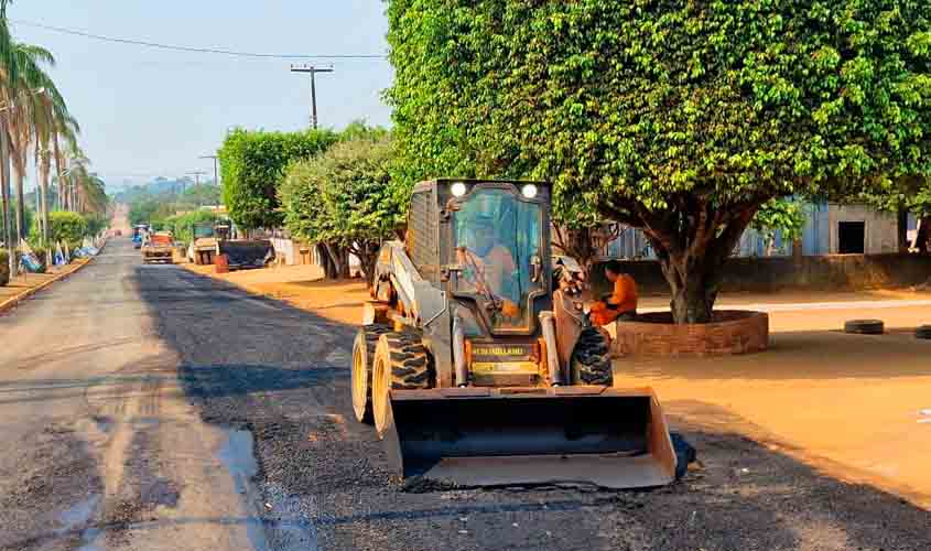 Serviço de 1.200 metros de capa asfáltica na Rodovia-140 é executado pelo governo de RO