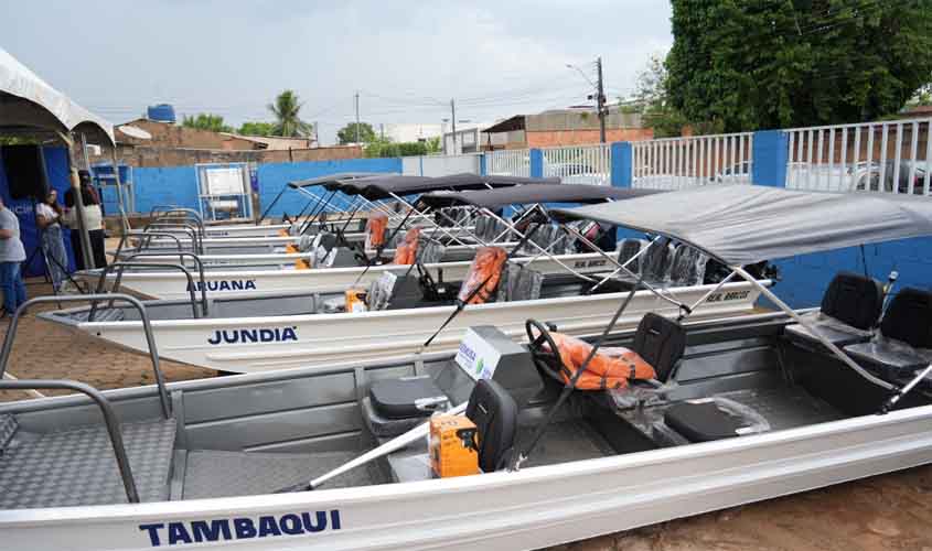 Prefeitura de Porto Velho entrega seis novas voadeiras para comunidades ribeirinhas